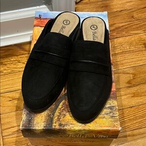 Bella Vita Woman’s Black Suede Loafers